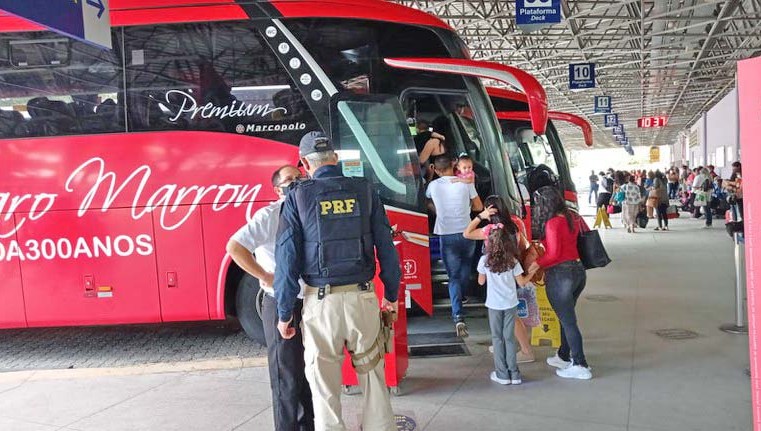 São Paulo: PRF realiza ação educativa em terminais rodoviários do estado