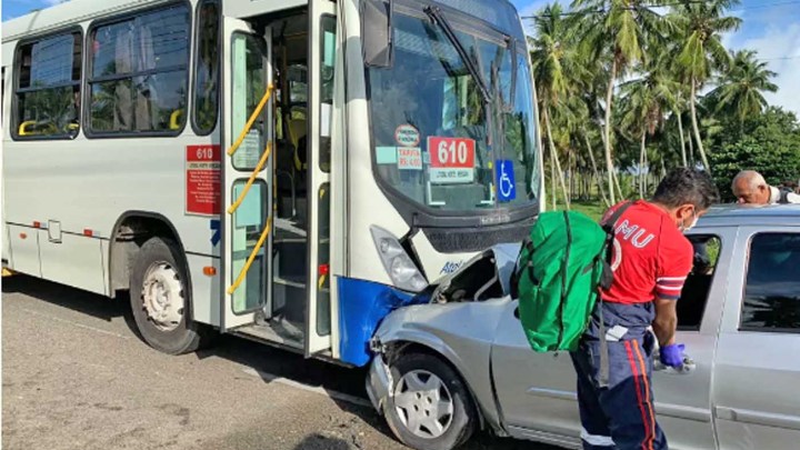 SE: Acidente entre carro e ônibus deixa um feridos em Barra dos Coqueiros