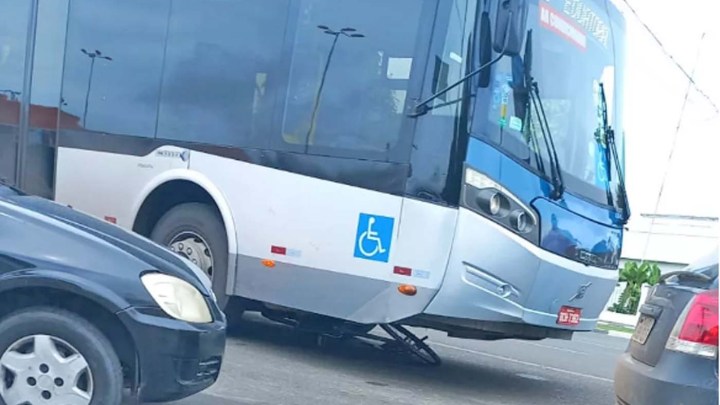 Ciclista é atropelada por ônibus no Centro de Boa Vista