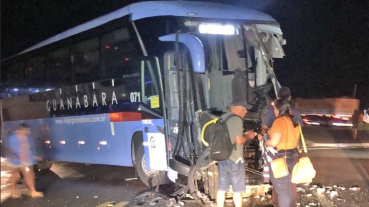 CE: Acidente com ônibus da Guanabara deixa motorista ferido em Irauçuba