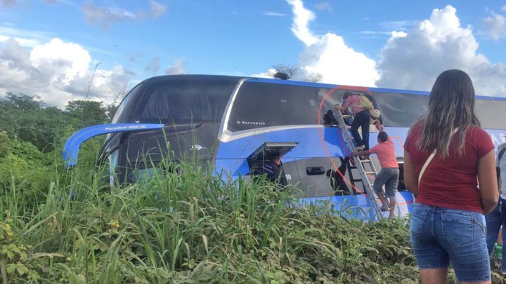 CE: Ônibus da Expresso Guanabara sai da pista deixando feridos entre Quixadá e Ibaretama