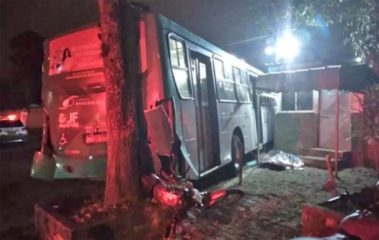 Juiz de Fora: Rodoviários realizam paralisação após motorista morrer atropelado - revistadoonibus