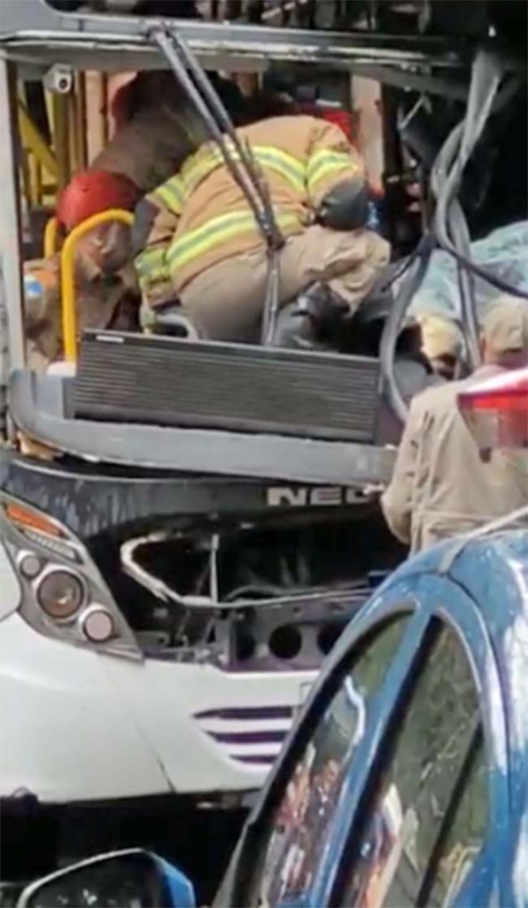 Vídeo: Acidente com dois ônibus chama a atenção entre Muzema e Rio das Pedras - revistadoonibus