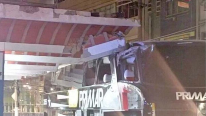 RJ: Ônibus da Primar bate em marquise da Rodoviária de Barra Mansa