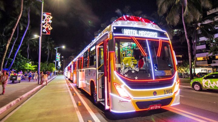 Maceió oferece ônibus gratuito para conhecer a  iluminação de Natal da cidade