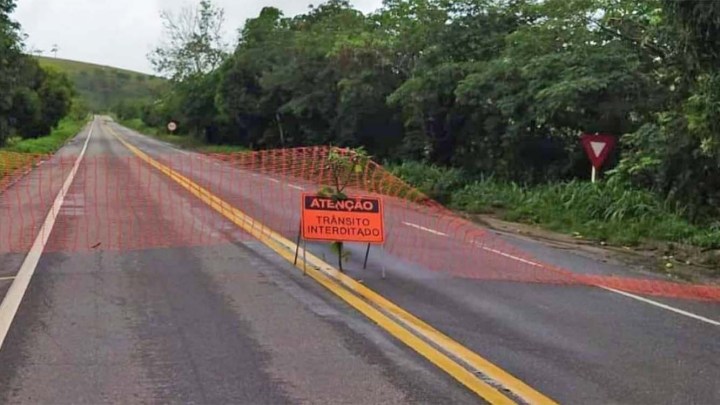 ES: DNIT interdita a BR-259 após forte chuva na região