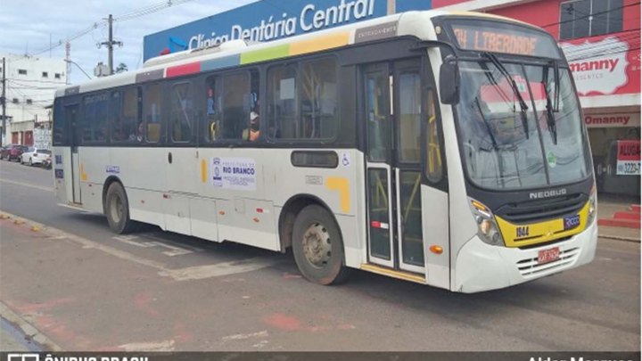Rio Branco: Bandidos divulgam vídeo após assaltar ônibus