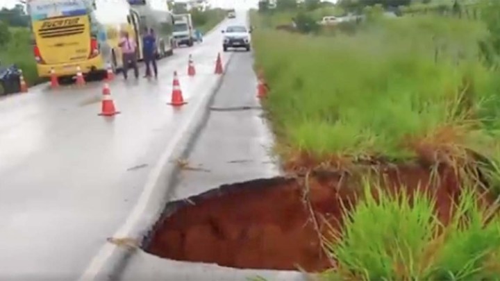 BR-364 é interditada na altura de Extrema, em Rondônia