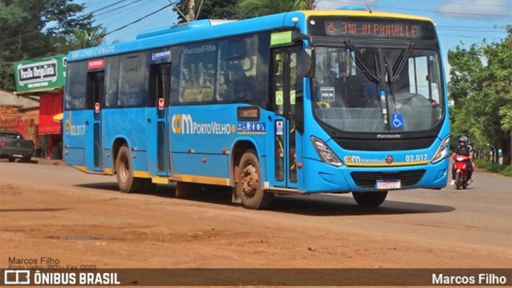 Porto Velho: Acidente entre moto e ônibus deixa casal ferido