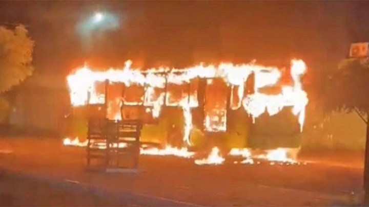 Bandidos incendeiam ônibus na Zona Norte de Teresina