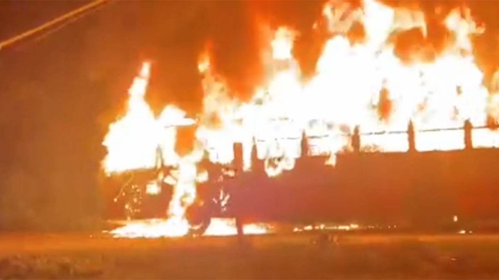 Vídeo: Ônibus pega fogo na BR-153 em São Luís