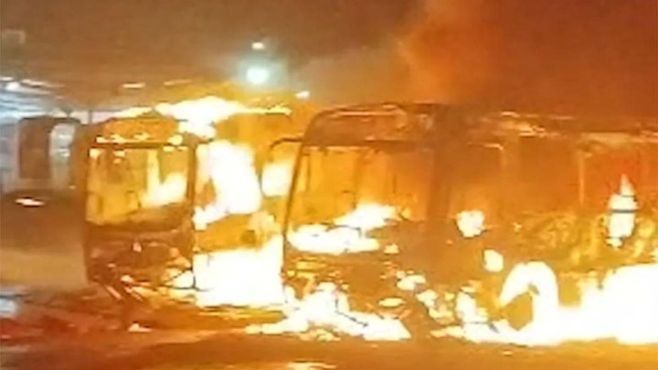 São Luís: Incêndio destrói três ônibus da 1001 Expresso