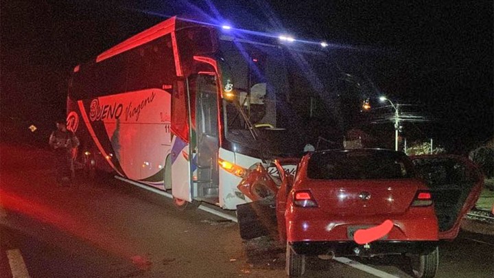 MA: Acidente entre carro e ônibus deixa 3 mortos na BR-230