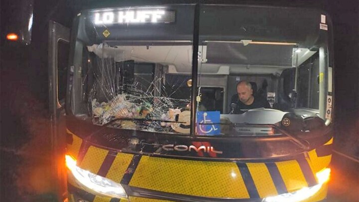 TO: Acidente com ônibus de Murilo Huff deixa homem ferido