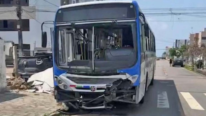 João Pessoa: Acidente com ônibus deixa passageiros feridos