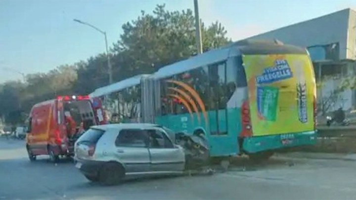 MG: Acidente entre carro e ônibus deixa um ferido em Confins