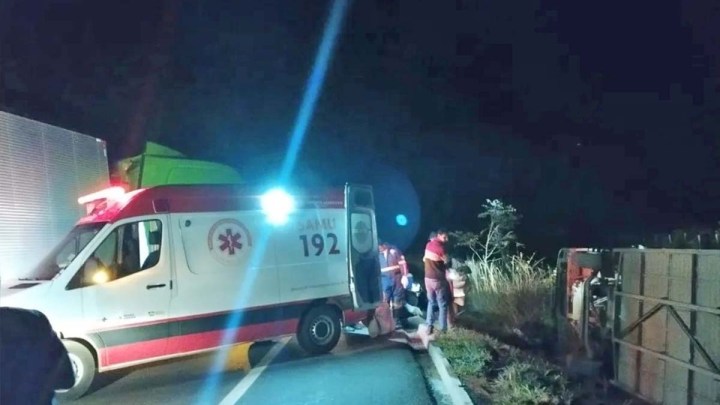 MG: Ônibus tomba deixando 10 feridos na BR-251, em Grão Mogol