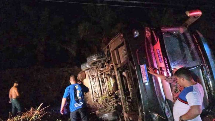 PA: Ônibus da Boa Esperança tomba deixando feridos na PA-150