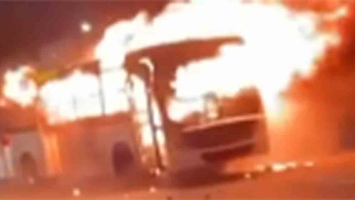 Ônibus é incendiado na Zona Oeste do Recife após ação policial