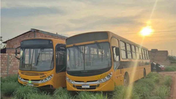 Porto Nacional: Bandidos furtam dois ônibus escolares