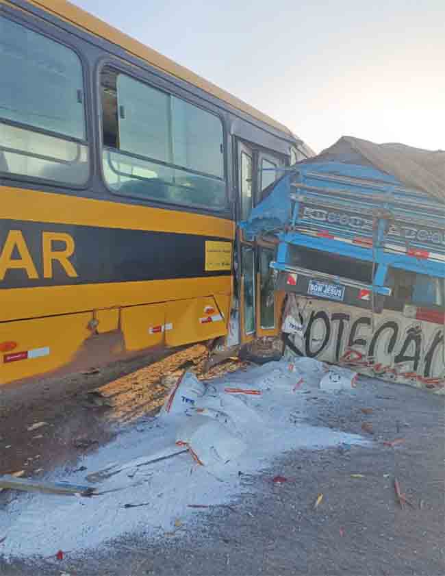 RN: Acidente com ônibus escolar chama atenção em Areia Branca - revistadoonibus