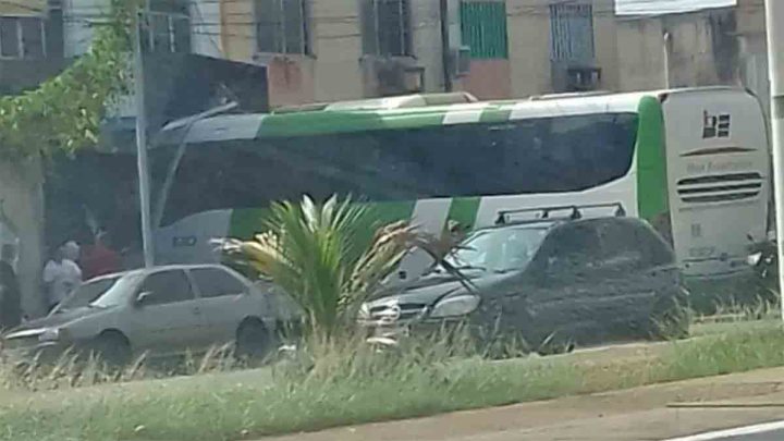 Ônibus da Boa Esperança invade academia em Belém