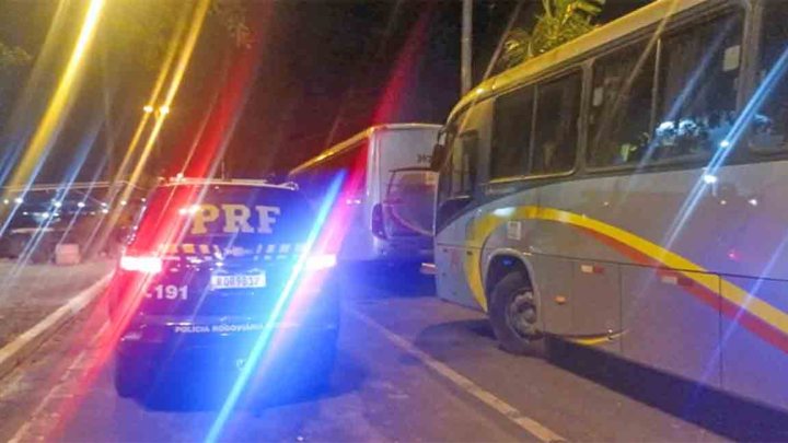 São Luís: PRF apreende dois ônibus com documentação falsa