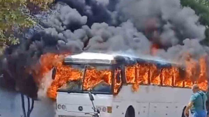 Monobloco fretado pelo MLB pega fogo em Natal