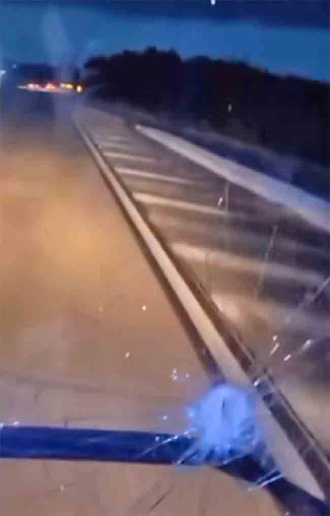 Vídeo: Ônibus do cantor Luka Bass é apedrejado na BR-101 - revistadoonibus