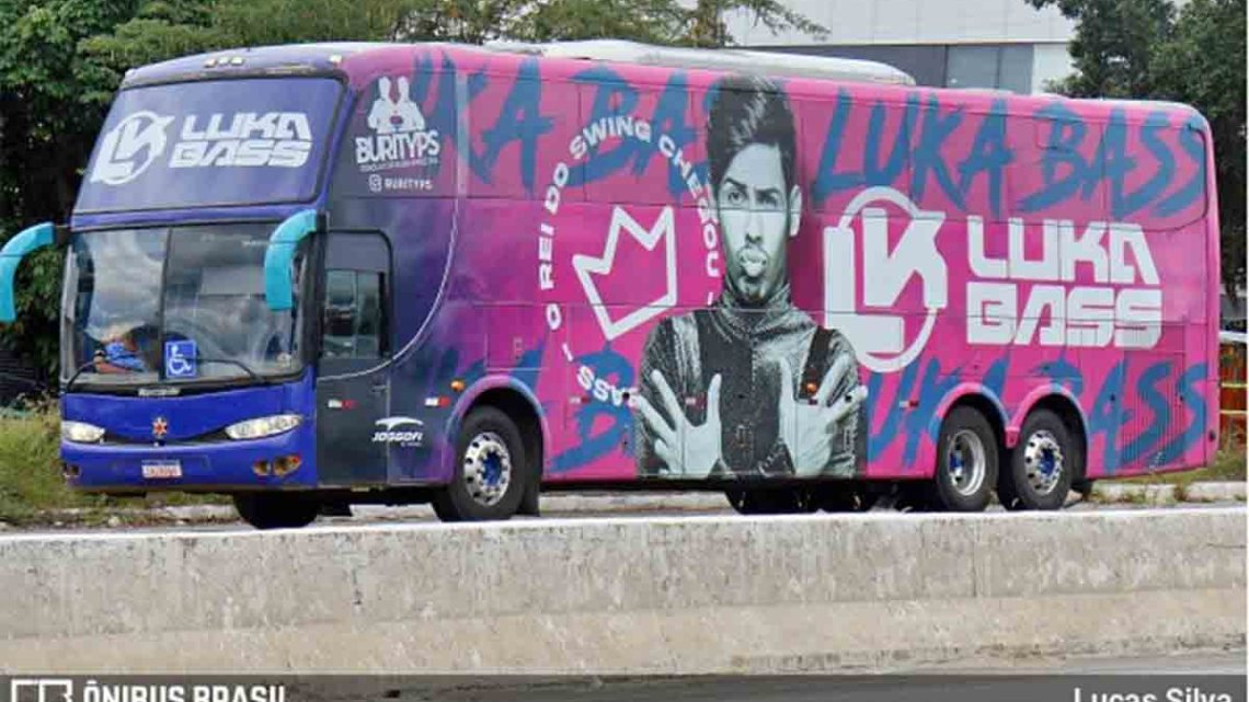 Vídeo: Ônibus do cantor Luka Bass é apedrejado na BR-101