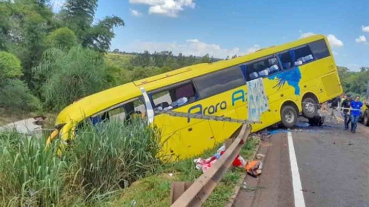 Ultrapassagem teria causado acidente com ônibus em Naviraí