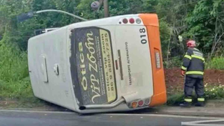 MA: Micro-ônibus tomba na BR-316 em Timon deixando 4 feridos