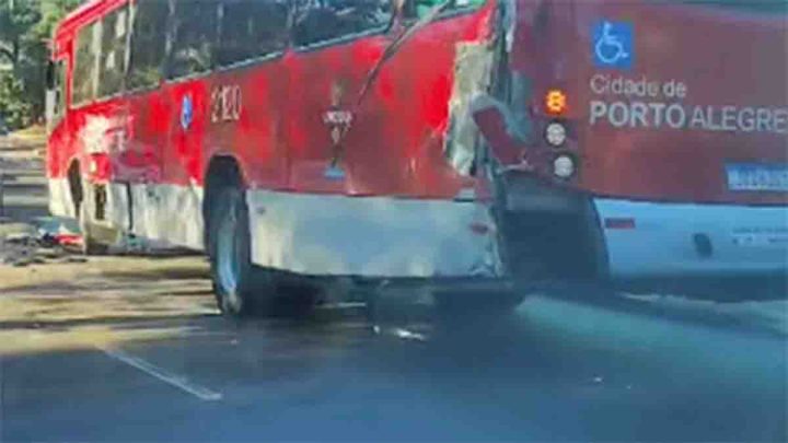 Porto Alegre: Acidente com 11 veículos chama a atenção