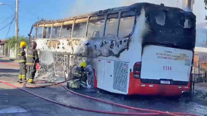 RS: Ônibus rodoviário pega fogo em Santa Cruz do Sul