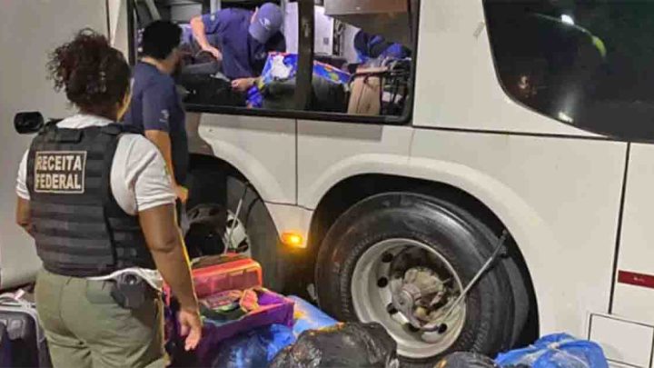 Receita Federal apreende ônibus durante fiscalização