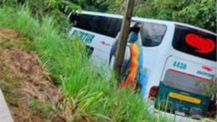 Ônibus da Eucatur sofre acidente na BR-319 em Porto Velho