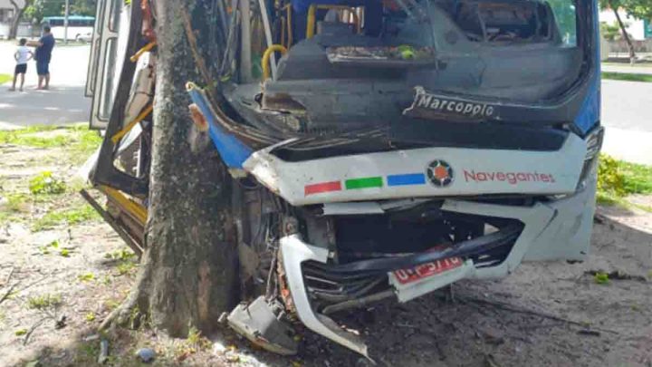 João Pessoa: Acidente com ônibus chama a atenção