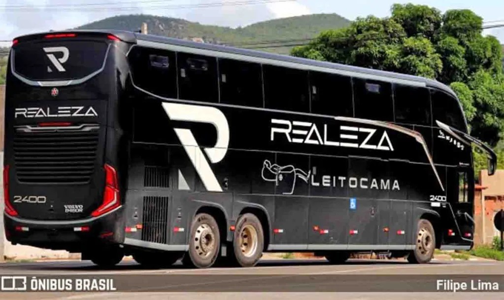 Realeza renova com 2 novos Paradiso G8 1800 DD Volvo Euro 6 - revistadoonibus