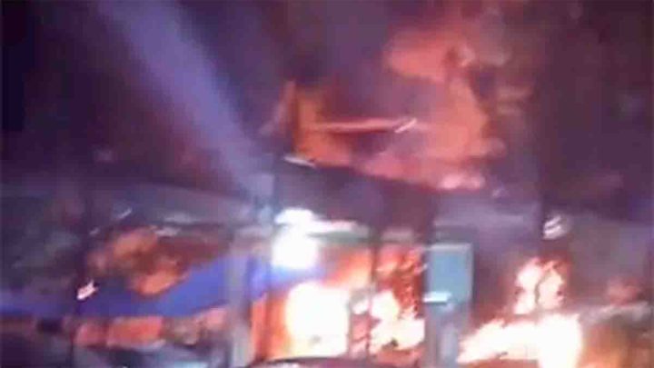Vídeo: Ônibus é incendiado no Recreio dos Bandeirantes