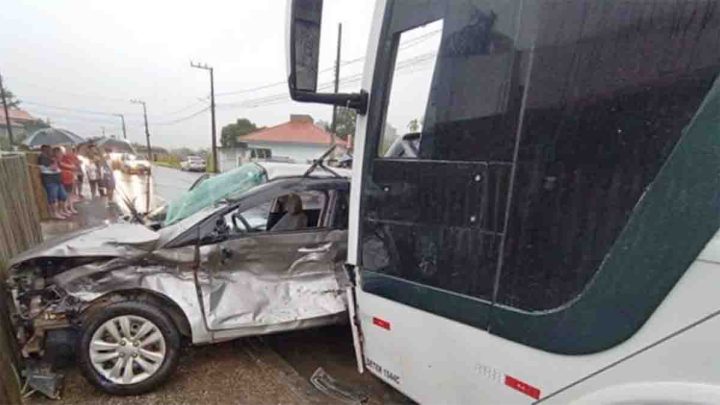 SC: Acidente com ônibus deixa casal morto em Tubarão