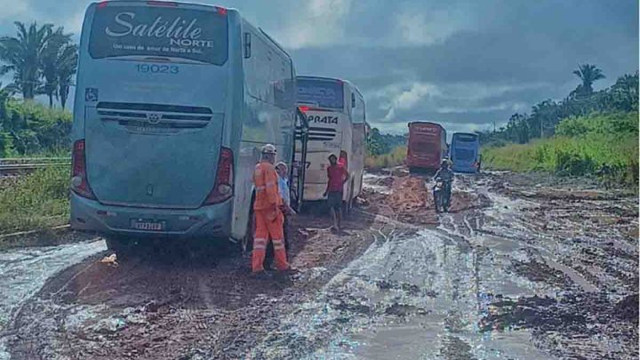 MA: Atoleiro na BR-222 atrasa viagens em Santa Inês