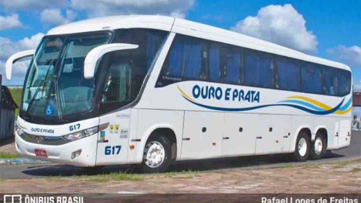RS: Ônibus Mercedes da Ouro e Prata pega fogo em Carlos Barbosa