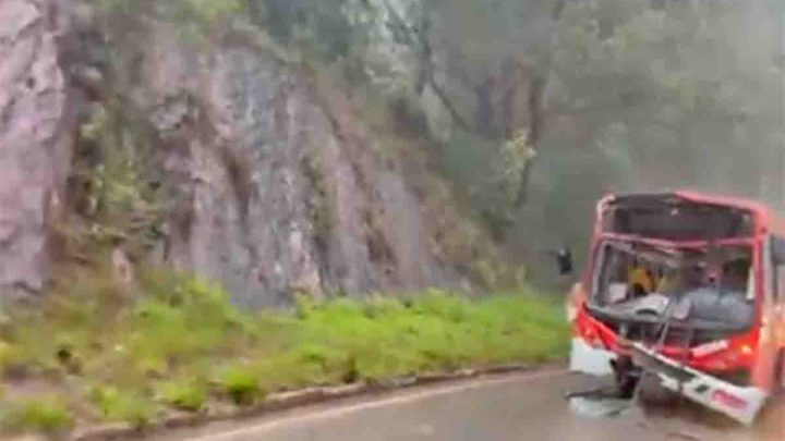 MG: Acidente com ônibus deixa 20 feridos em Nova Lima