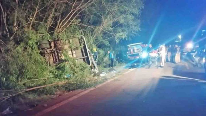 Acidente com micro-ônibus deixa 3 mortos no Norte do Paraná