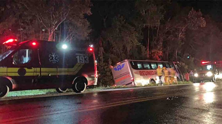 SC: Ônibus da Reunidas sofre acidente na BR-280 em Mafra