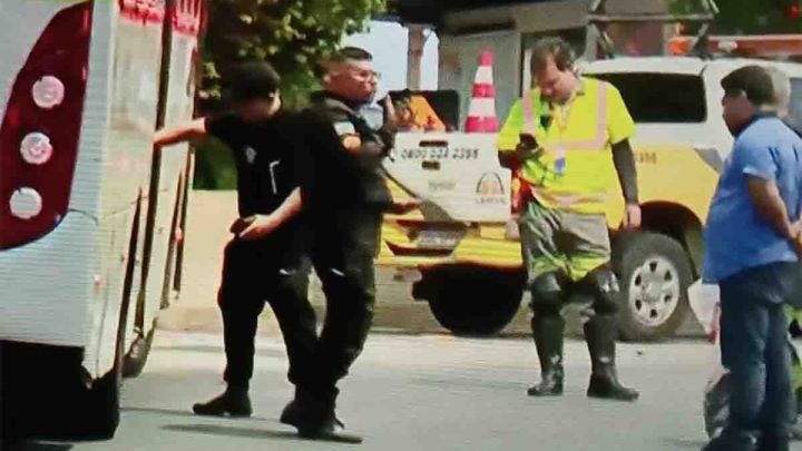 Acidente com ônibus deixa casal morto na Avenida Brasil