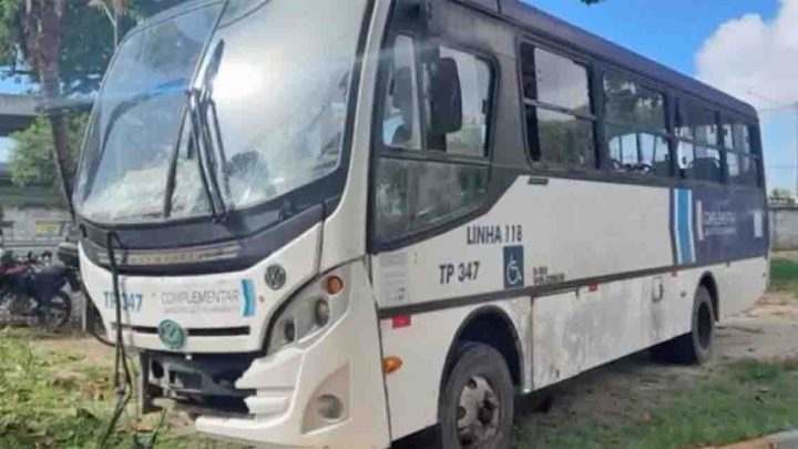 Acidente com micro-ônibus deixa 7 mortos em Jaboatão dos Guararapes