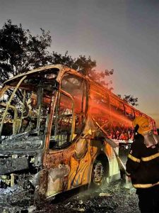 MG: Ônibus rodoviário pega fogo na cidade de Uberaba - revistadoonibus