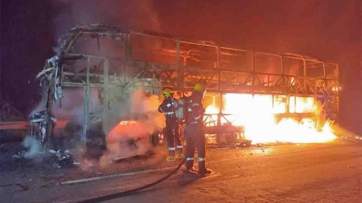 GO: Ônibus Marcopolo G8 Mercedes pega fogo em Alexânia