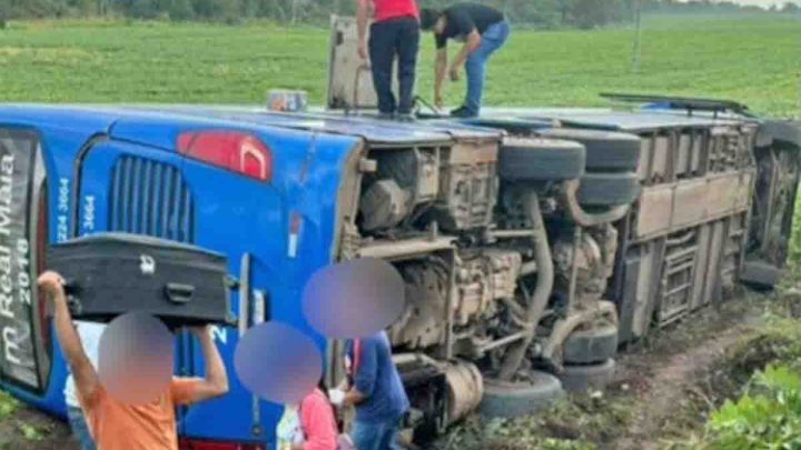 MA: Ônibus da Real Maia tomba na BR-226, em Grajaú